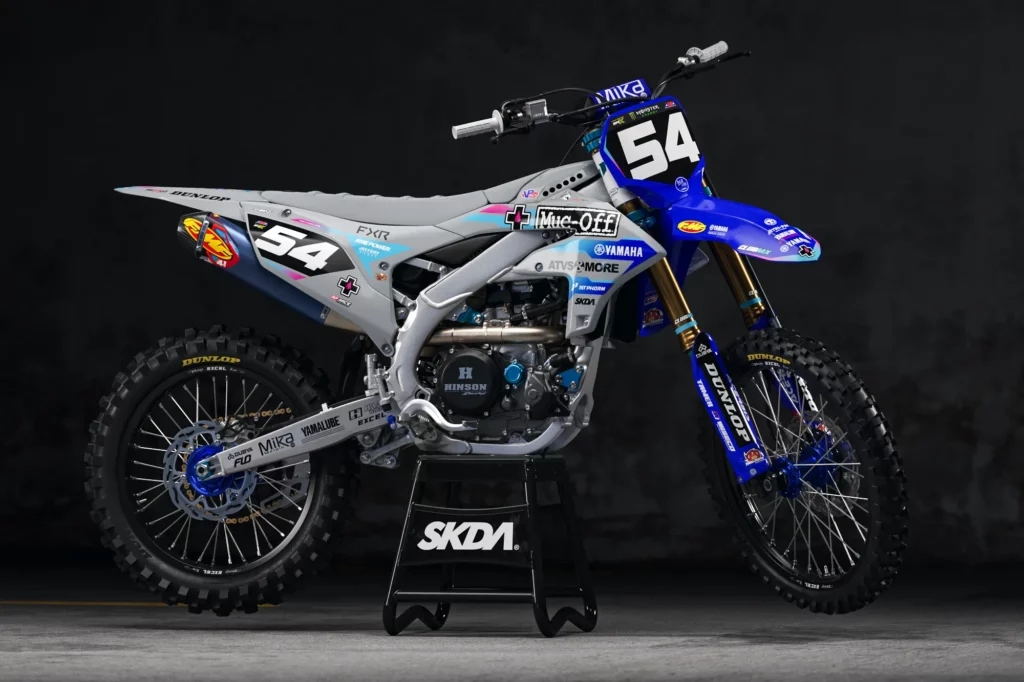 yzf_25ClubMXGrey_promo