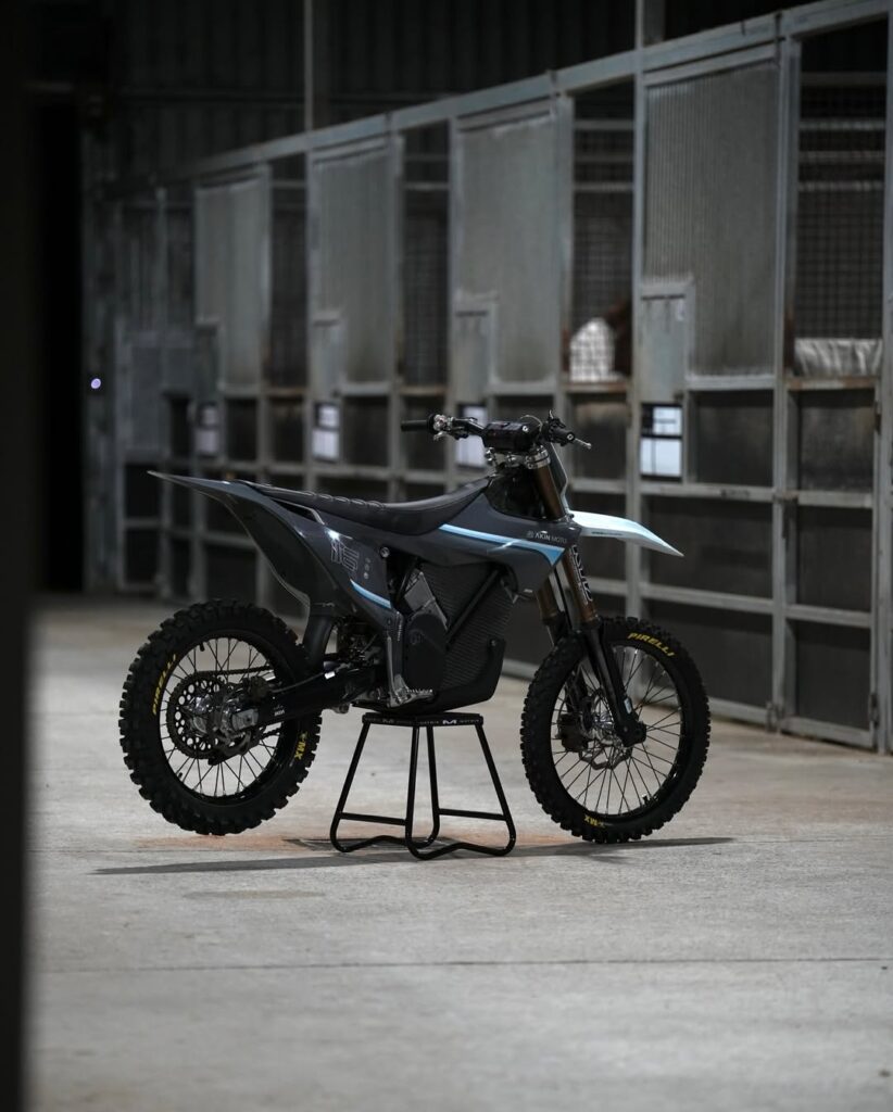 Up close with the latest build.@stark__future@skda.moto#starkvarg#moto